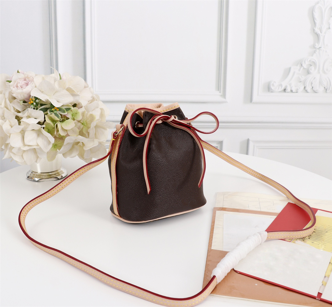 Wholesale Mini Bucket bag Women Handbags Fashion Woman old flower Bags Easy to hold your smartphone, credit card and key M41346
Wholesale Mini Bucket bag Women Handbags Fashion Woman old flower Bags Easy to hold your smartphone, credit card and key M41346