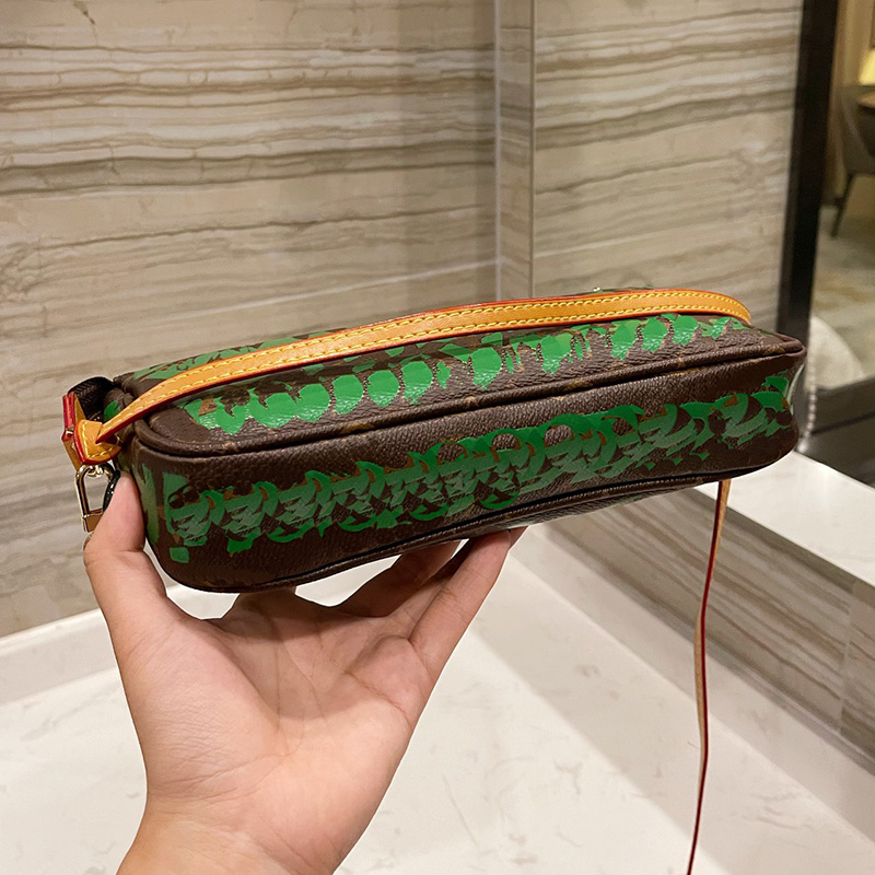 Fashion Women Iv Accessories Pochette Shoulder Bag Ltemperament bags Paris Vintage Letters Graffiti Underarm Handbag Leather Crossbody leisu
Fashion Women Iv Accessories Pochette Shoulder Bag Ltemperament bags Paris Vintage Letters Graffiti Underarm Handbag Leather Crossbody leisu