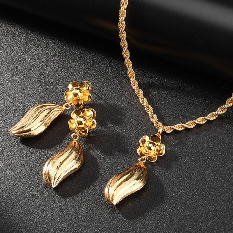 Earrings & Necklace Trendy Women Jewelry Sets Cute Rose Irregular Gold Pendant Stud For Wedding Anniversary Set Love Gift, Silver
Earrings & Necklace Trendy Women Jewelry Sets Cute Rose Irregular Gold Pendant Stud For Wedding Anniversary Set Love Gift, Silver