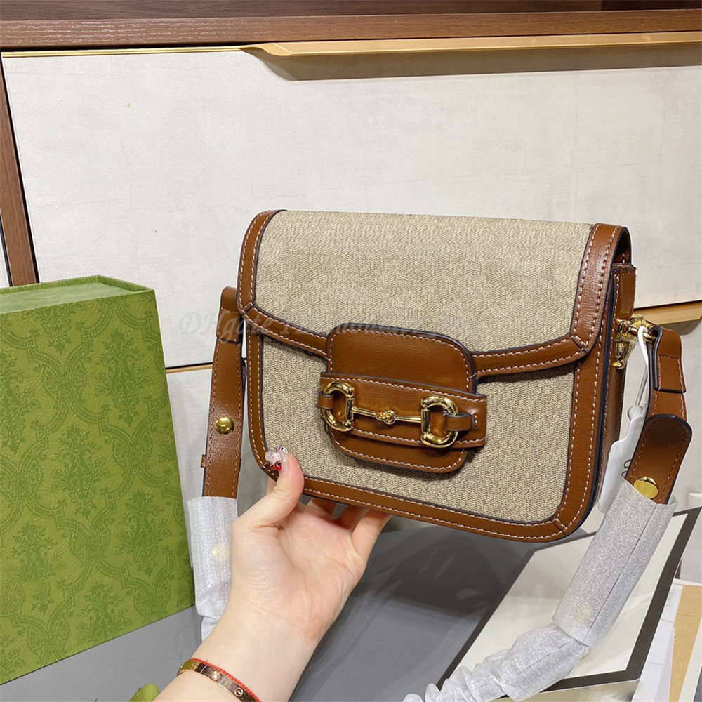 Luxury Female Designer Vintage 1955 Saddle Bag Brown Edge Design Monogrammed Pattern Both Sides Half-horse Buckle Details Fashion Cross Body, Style z
Luxury Female Designer Vintage 1955 Saddle Bag Brown Edge Design Monogrammed Pattern Both Sides Half-horse Buckle Details Fashion Cross Body, Style z