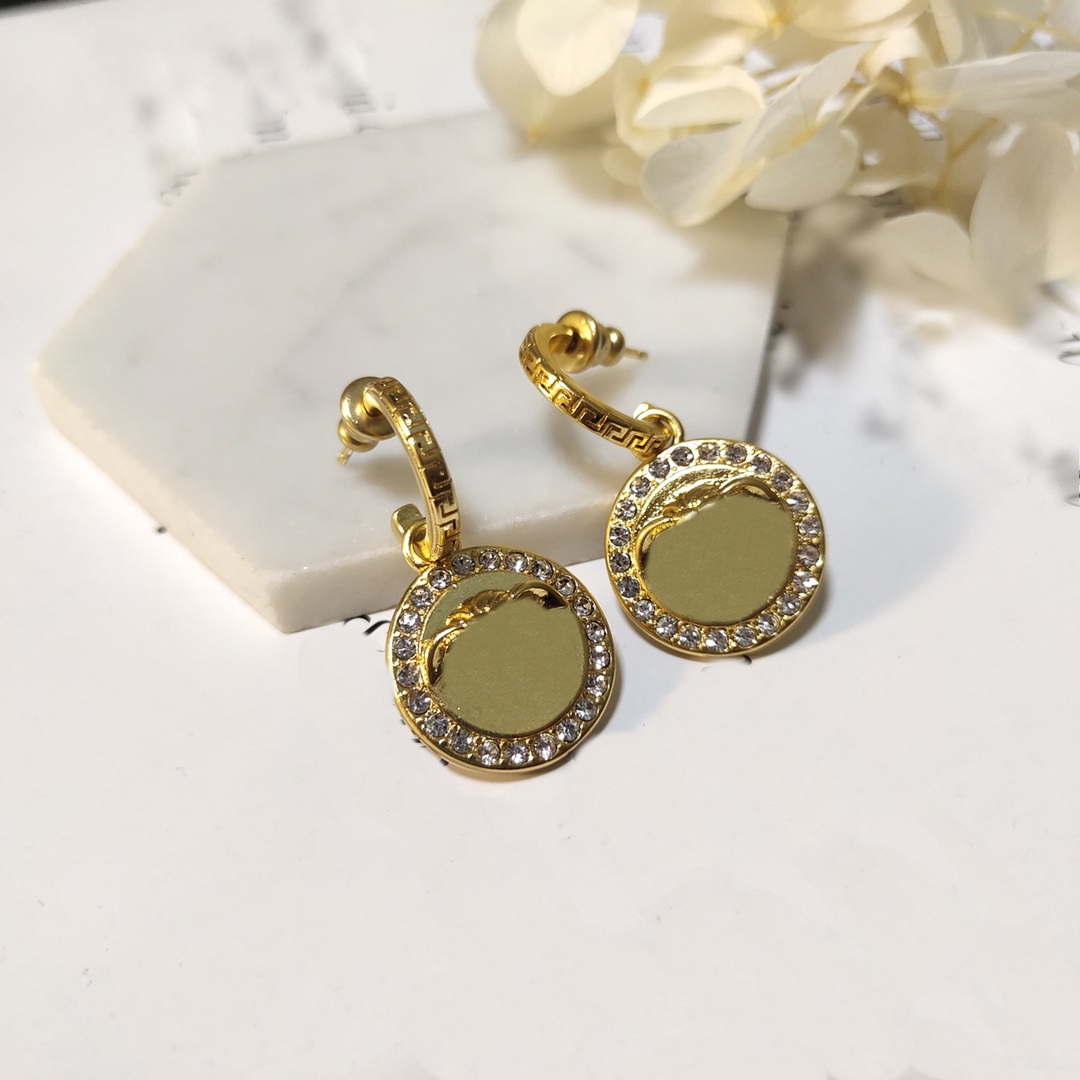 A DITA luxury brand earrings diamonds jewelry studs top quality 18K gold plated designer earrings 5A classic style official reproductions exquisite gift
A DITA luxury brand earrings diamonds jewelry studs top quality 18K gold plated designer earrings 5A classic style official reproductions exquisite gift