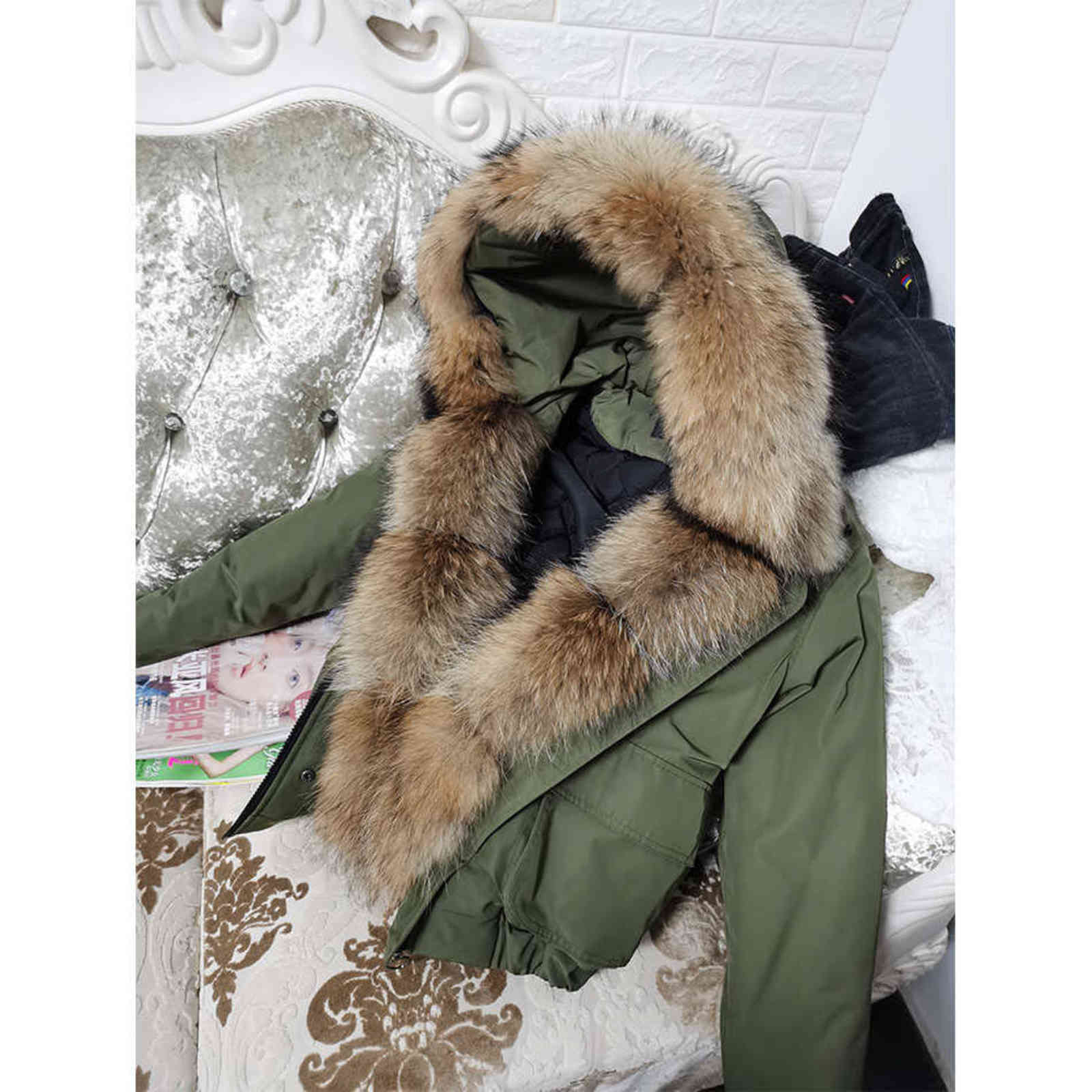 Lavelache Winter Short Women Real Fur Coat Natural Raccoon Fur Collar Detachable Winter Parka Bomber Jacket Waterproof 211123