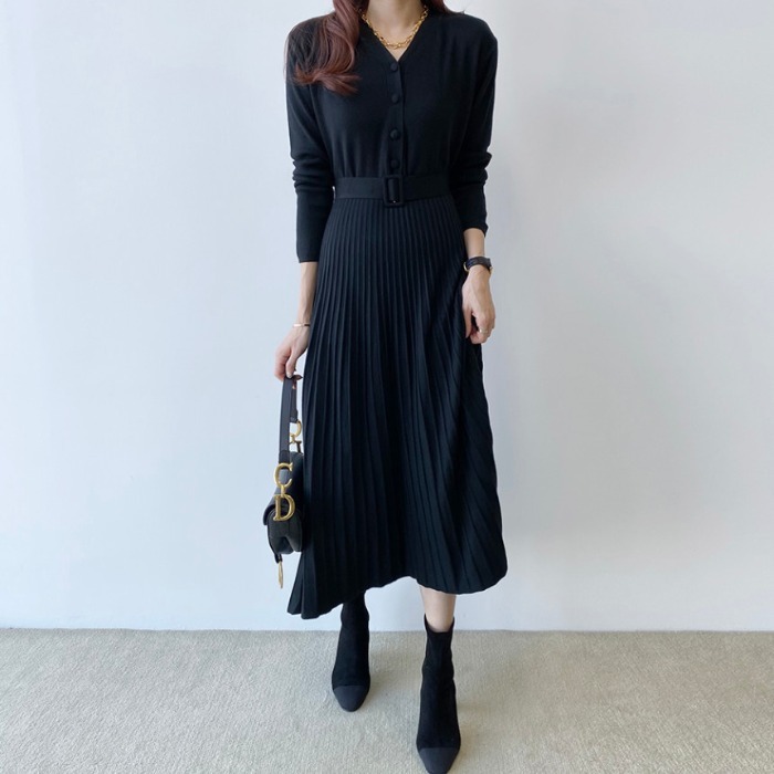 Women's knitted dress autumn temperament V-neck belt mid-length solid color wild pleated skirt women 210520, Khaki
Women's knitted dress autumn temperament V-neck belt mid-length solid color wild pleated skirt women 210520, Khaki