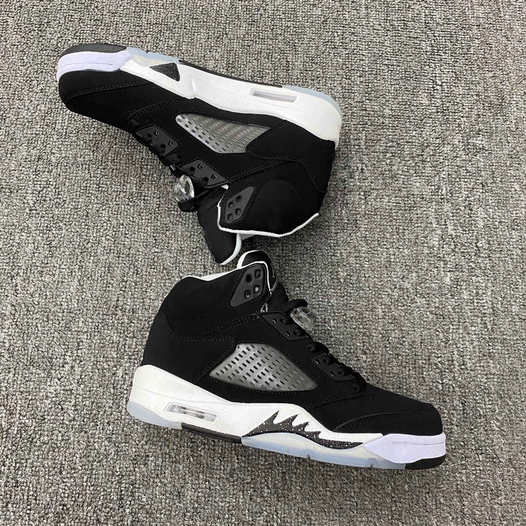 5 Oreo Man Basketball Shoes 5s Black White-Cool Grey Outdoor Sneakers CT4838-011 with box
5 Oreo Man Basketball Shoes 5s Black White-Cool Grey Outdoor Sneakers CT4838-011 with box
