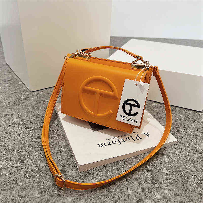 Shoulder Bags Women 2022 Handbag Bolso Cruzado Hombro Para Mujer Cartera Marca Lujo Designer Purses Tote Designer-handbags 1215, Red
Shoulder Bags Women 2022 Handbag Bolso Cruzado Hombro Para Mujer Cartera Marca Lujo Designer Purses Tote Designer-handbags 1215, Red