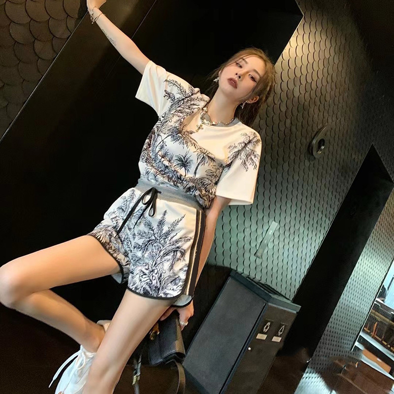 Retro Flora Print Women's Two Piece Pants Summer Personality Designer Knit Suits Outdoor Street Style Female Suit Sets, As pic
Retro Flora Print Women's Two Piece Pants Summer Personality Designer Knit Suits Outdoor Street Style Female Suit Sets, As pic