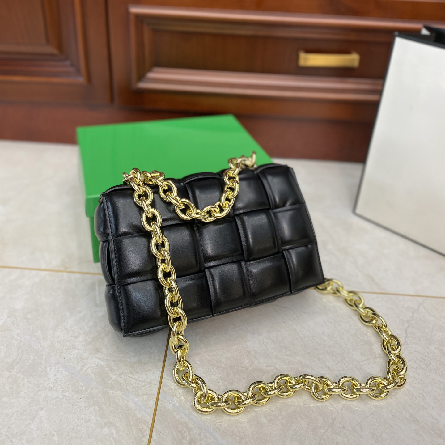 Luxurys Designers Bags Women Shoulder Bag Handbag Famous Brand High Quanlity Designed for Men and Womam Pillow Shape Many Colors, Black
Luxurys Designers Bags Women Shoulder Bag Handbag Famous Brand High Quanlity Designed for Men and Womam Pillow Shape Many Colors, Black