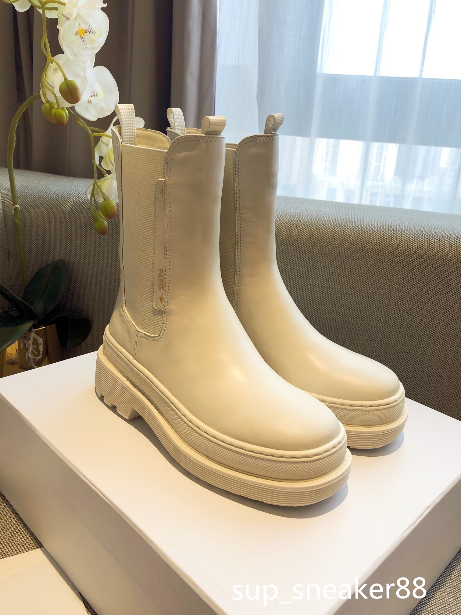 Designer Women TRIAL ANKLE BOOT Top quality lady Fashion Luxury Martin Boots outdoor Winter Leather Flat Booties, D boots
Designer Women TRIAL ANKLE BOOT Top quality lady Fashion Luxury Martin Boots outdoor Winter Leather Flat Booties, D boots