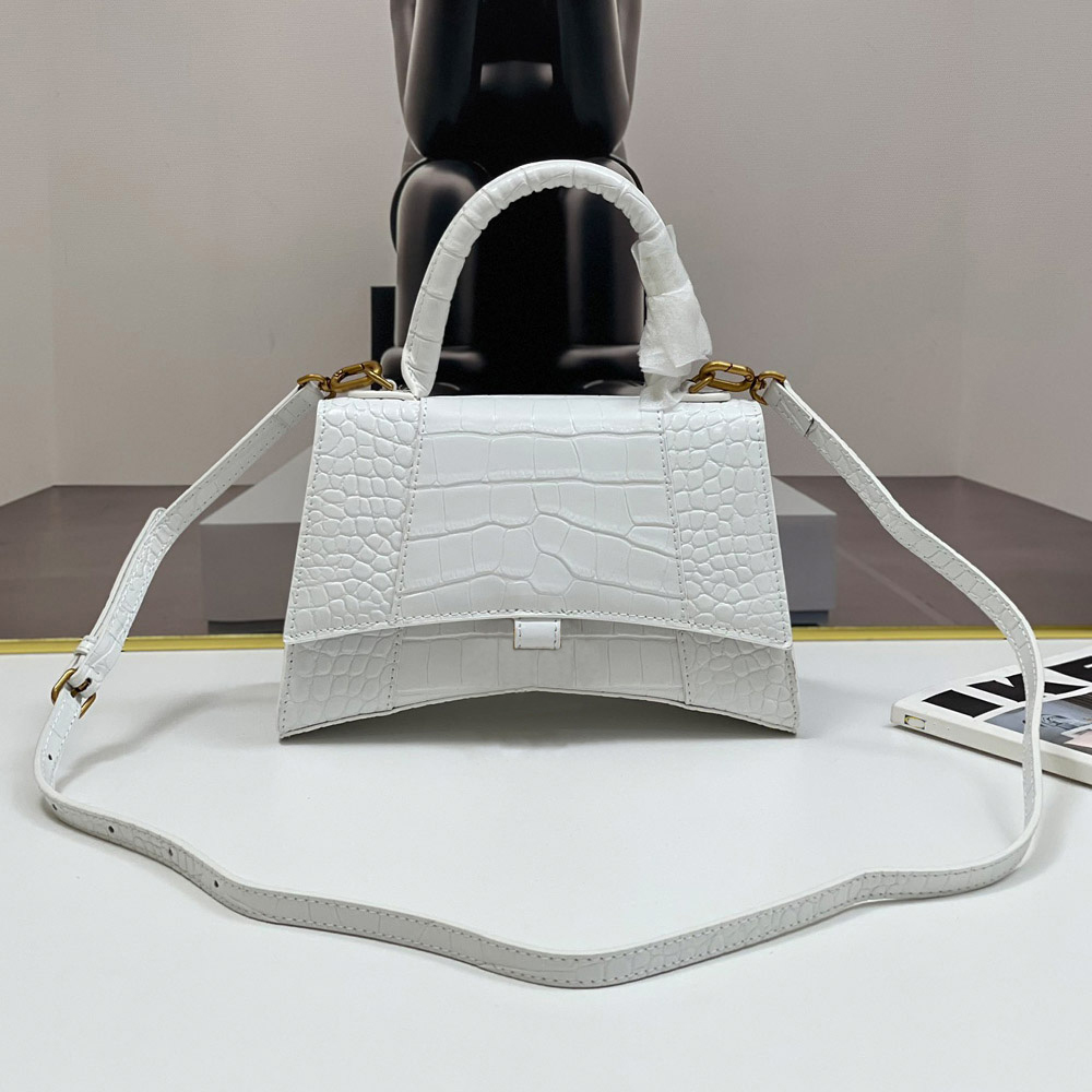Crossbody Bags Women Handbags Shoulder Bag leather material half moon shaped bottom casual style design handbag
Crossbody Bags Women Handbags Shoulder Bag leather material half moon shaped bottom casual style design handbag