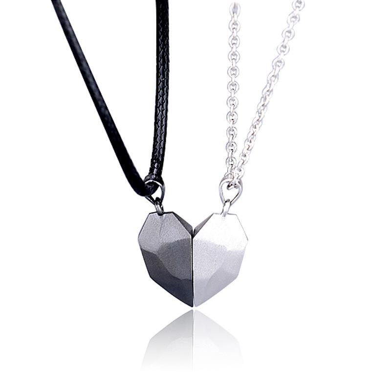Chains 2Pcs Minimalist Lovers Matching Friendship Heart Pendant Couple Magnetic Distance Faceted Necklace Jewelry
Chains 2Pcs Minimalist Lovers Matching Friendship Heart Pendant Couple Magnetic Distance Faceted Necklace Jewelry