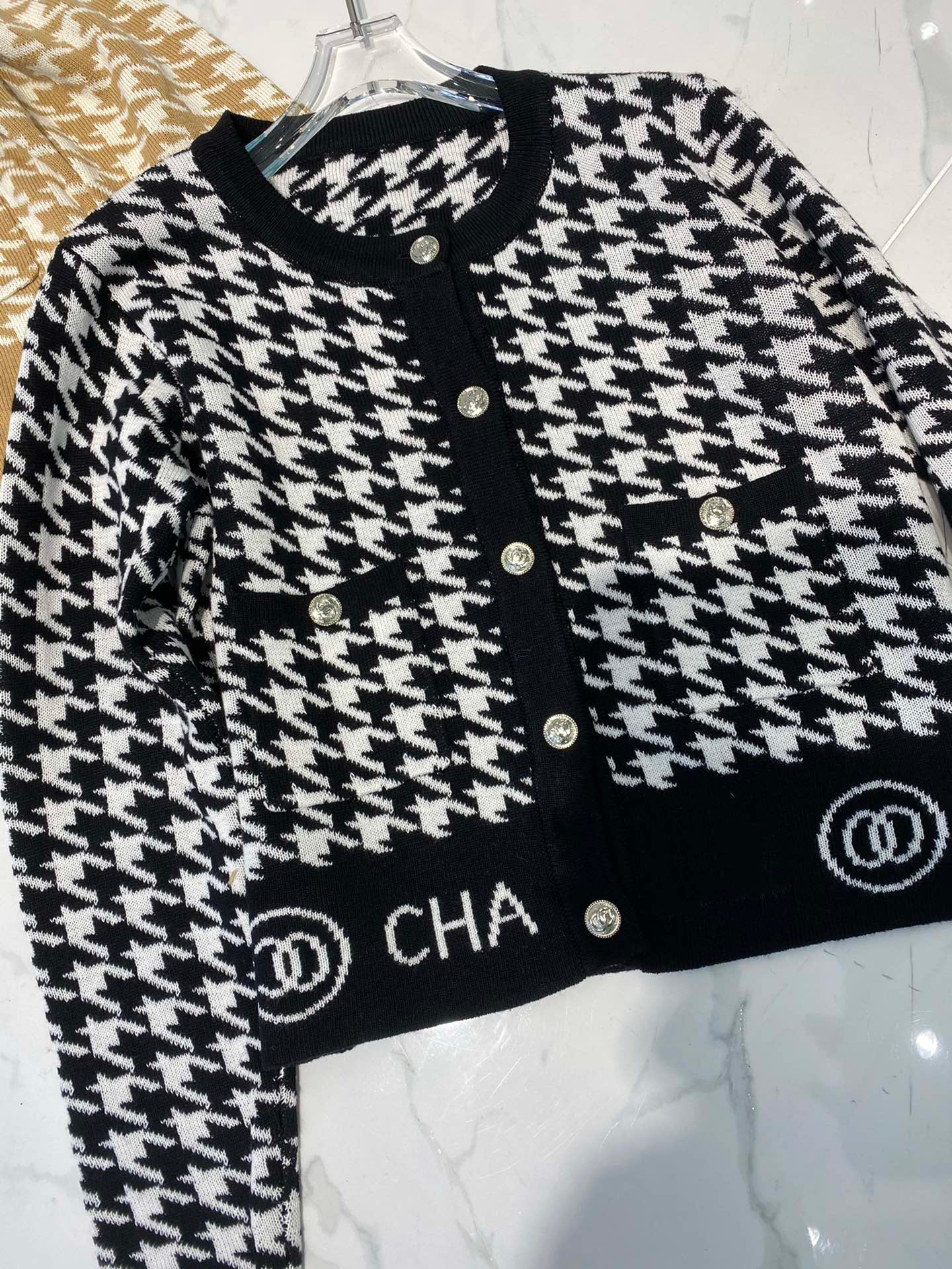 black birds grid sweater autumn brand women Knitted cardigan hoodies & sweatershirts designer girls pullover, Only for price difference
black birds grid sweater autumn brand women Knitted cardigan hoodies & sweatershirts designer girls pullover, Only for price difference
