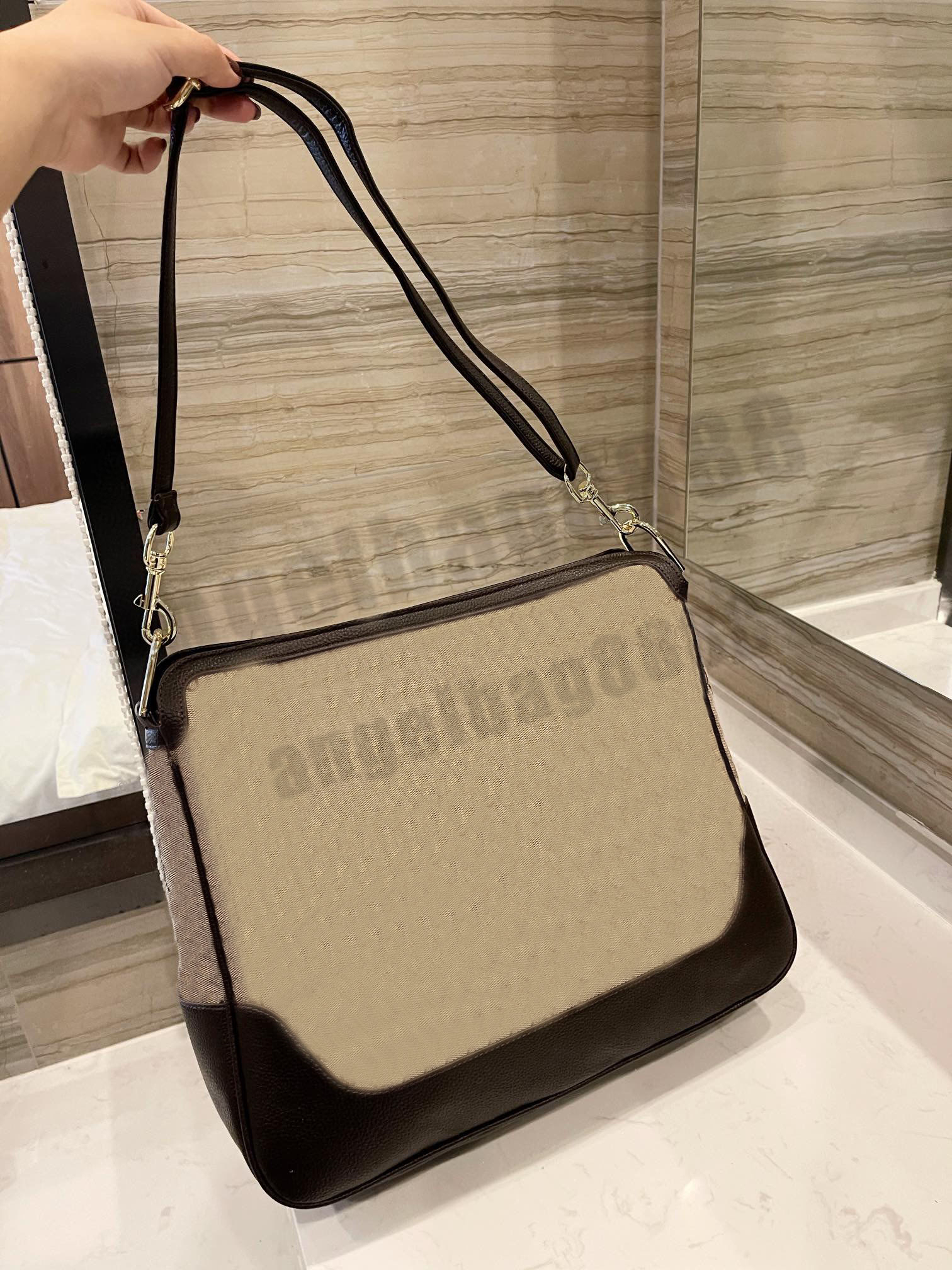 Luxury Designer Brand Fashion Shoulder senior large Bags shopping Handbags High Quality Women All-match letter phone purse bag totes artistic Fashionable artwork, No bags
Luxury Designer Brand Fashion Shoulder senior large Bags shopping Handbags High Quality Women All-match letter phone purse bag totes artistic Fashionable artwork, No bags