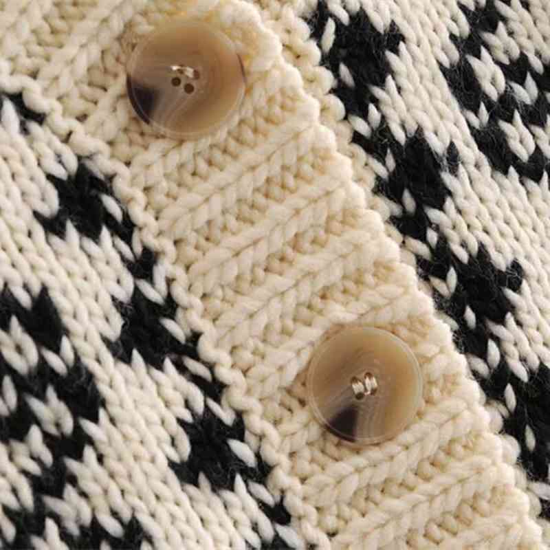 Vintage Woman Beige Embroidery Knitted Vest Spring Fashion Ladies Soft Sleeveless Cardigan Girls Casual Tank 210515