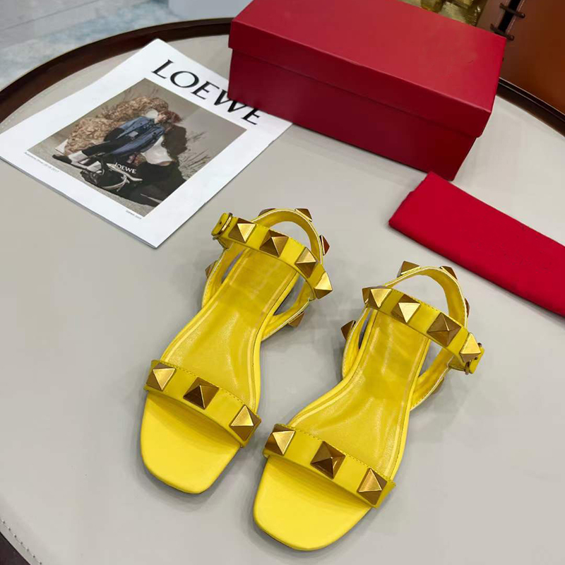 Women's Roman studded flat calfskin sandals studded gladiator white casual sandal pink comfortable sandals with shoe box 35-43 size NO340, Black
Women's Roman studded flat calfskin sandals studded gladiator white casual sandal pink comfortable sandals with shoe box 35-43 size NO340, Black