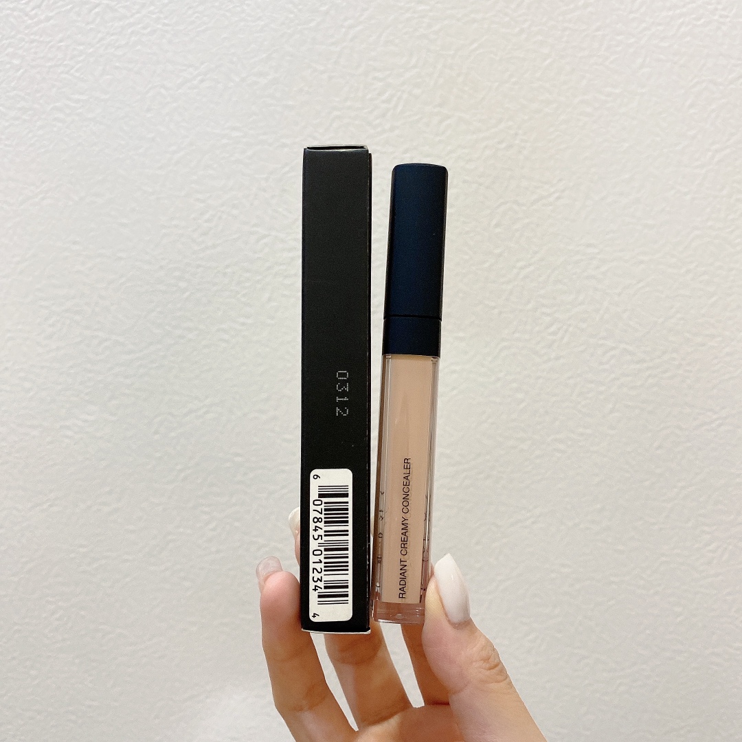 High Quality Radiant Creamy Concealer Illuminating Color Options Face Make Up Skin Make up Highlight 6ml+gift, Custard 6ml
High Quality Radiant Creamy Concealer Illuminating Color Options Face Make Up Skin Make up Highlight 6ml+gift, Custard 6ml