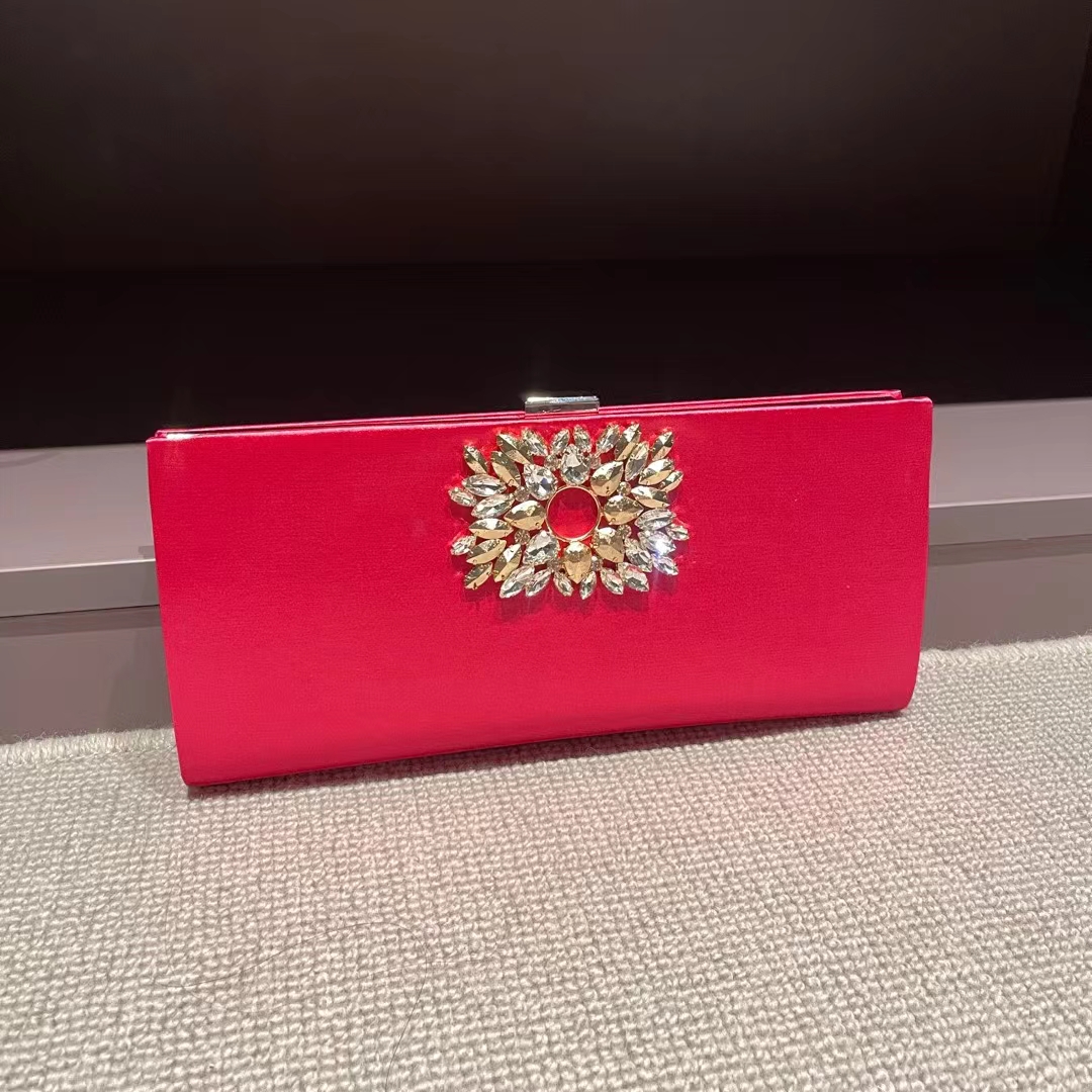 Be026High-end evening bags designer with pearl button soft evening bag handmade patchwork color fashion boutique lady evening clutch, Customize
Be026High-end evening bags designer with pearl button soft evening bag handmade patchwork color fashion boutique lady evening clutch, Customize