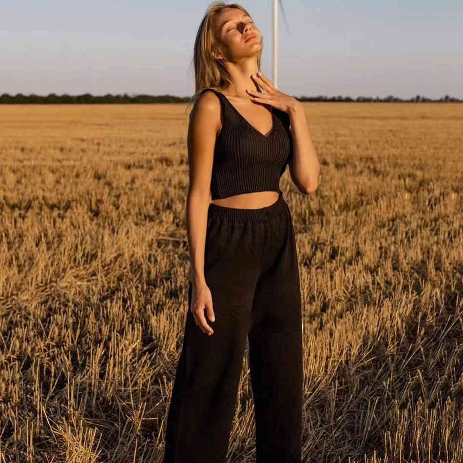 Free Women V-neck Knitted Sweater Set Casual Sleeveless Pullover Vest & Loose Elastic Pants Two-piece 210524
