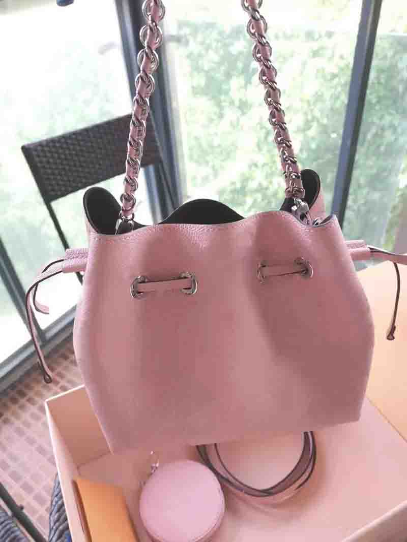 Designers Luxurys Women Hollow Out Bucket Bag Fashion Handbag Purses Lady Genuine Leather Drawstring Shoulder Bags, Pink
Designers Luxurys Women Hollow Out Bucket Bag Fashion Handbag Purses Lady Genuine Leather Drawstring Shoulder Bags, Pink