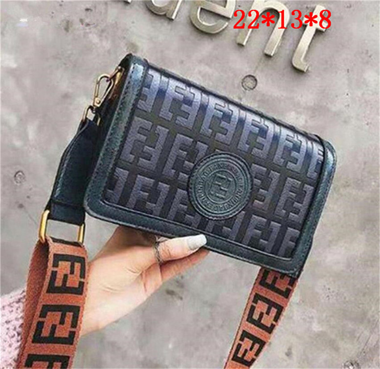 Wholesale Messenger Fashion Trend Shoulder Bag Top Casual Material Canvas Bags Decoration Letters Printed Leather Style FF Lianquan002 Mraom 1