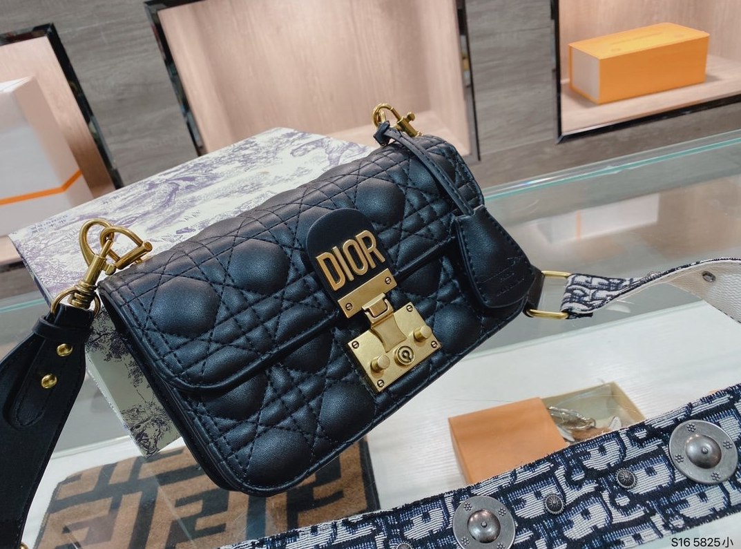2021 classic luxury brand leather bags handbags purses women flower shoulder messenger handbag wallet totes crossbody bag - l2244, Red;black
2021 classic luxury brand leather bags handbags purses women flower shoulder messenger handbag wallet totes crossbody bag - l2244, Red;black