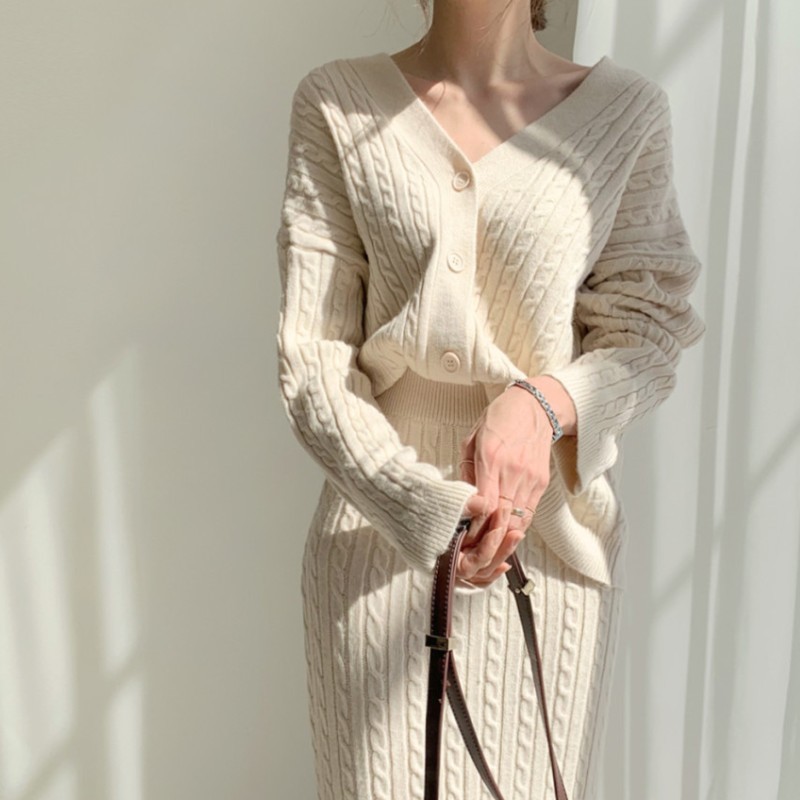 Autumn Winter Vintage Elegant Women Suit Sexy V-Neck Twist Chic Knitted Sweater + High Waist Bodycon Skirt 2 Piece Set 210518