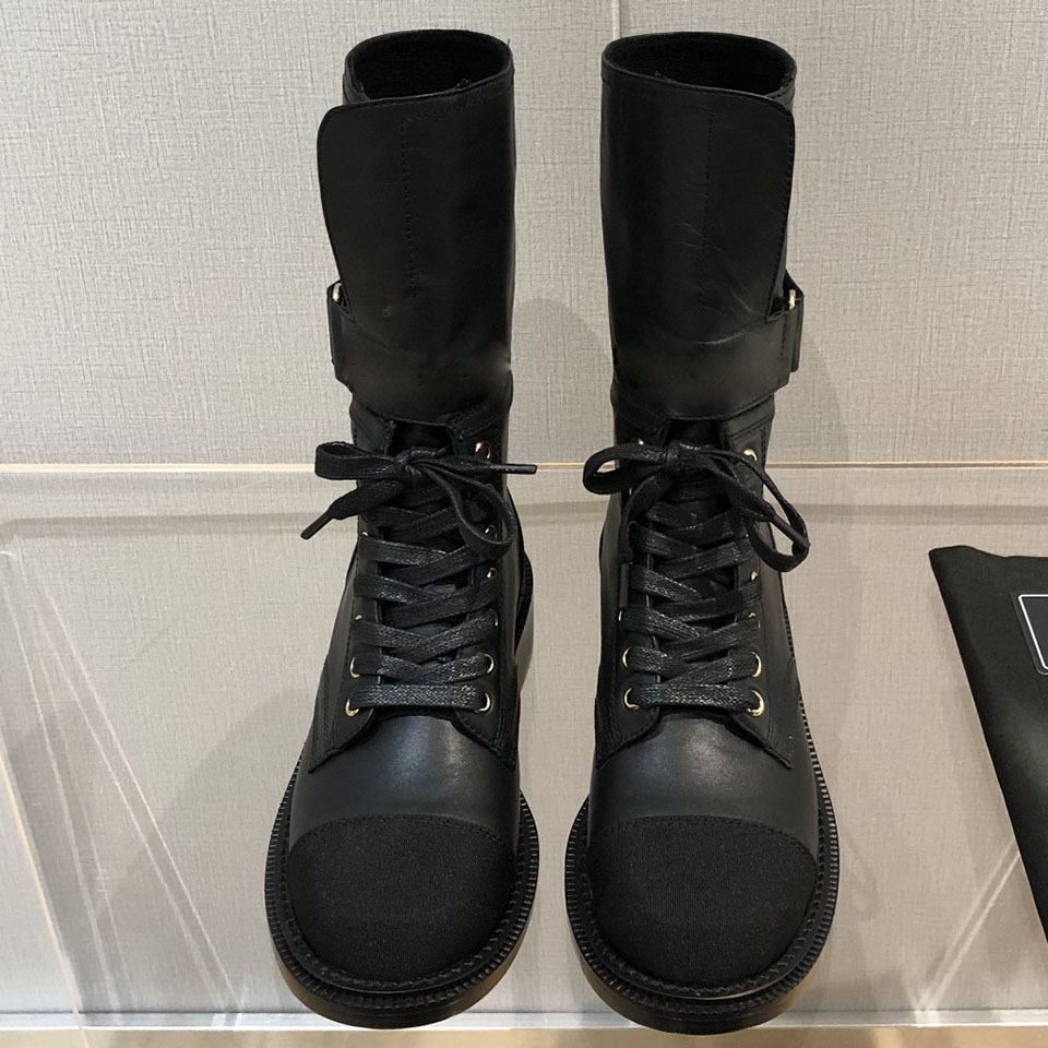 Ladies 2021 designer winter black mid-tube boots lace up motorcycle boot
Ladies 2021 designer winter black mid-tube boots lace up motorcycle boot