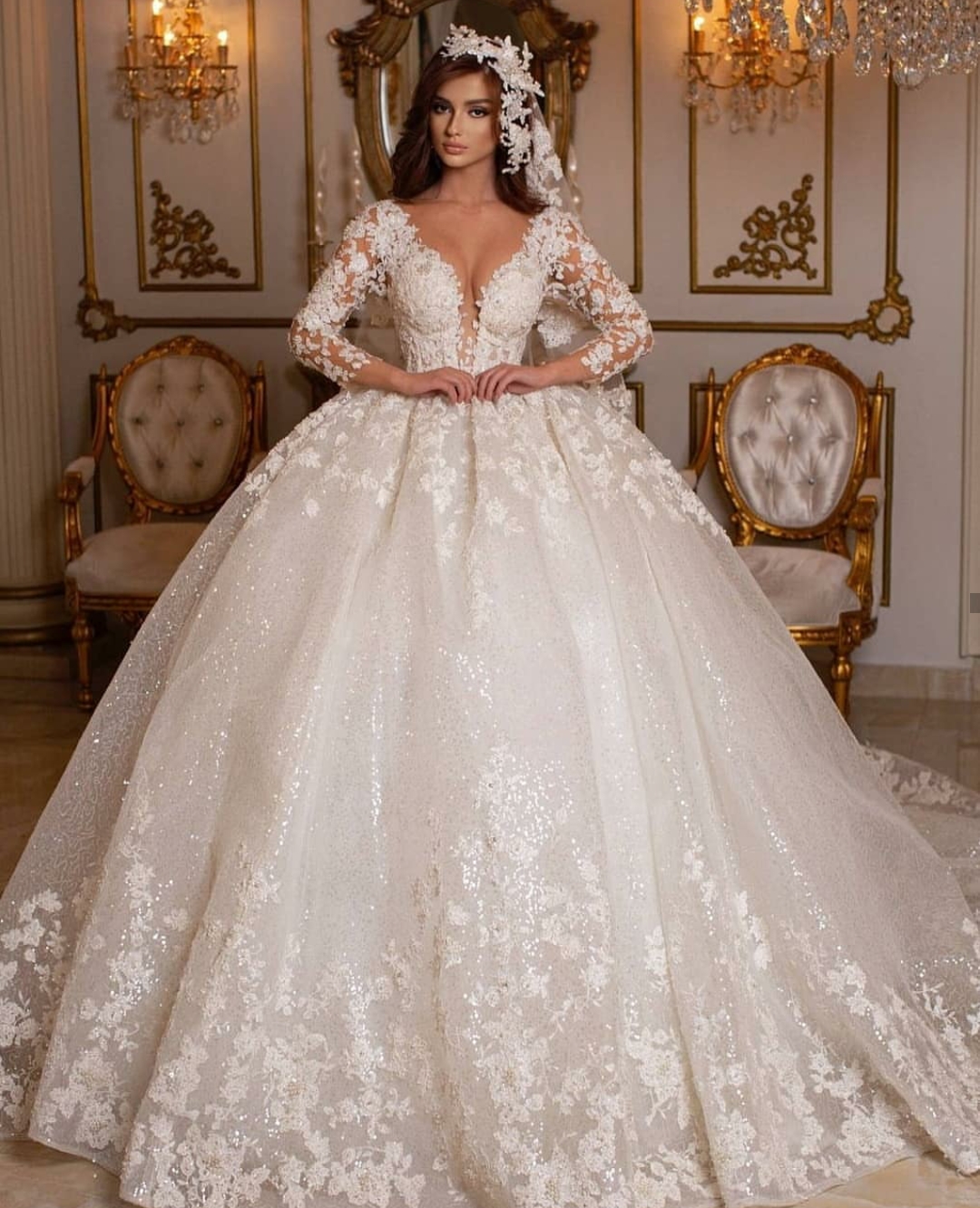 Stunning Long Sleeves Ball Gown Wedding Dresses Lace Appliques Deep V Neck Sequins Custom Made Bridal Gowns vestido de novia