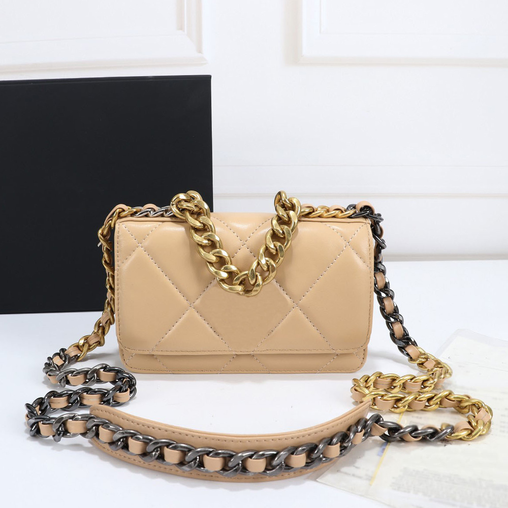 Women Evening Bags shoulder bag 3 color chain decoration sheepskin material rhombus shape with retro style design handbag
Women Evening Bags shoulder bag 3 color chain decoration sheepskin material rhombus shape with retro style design handbag