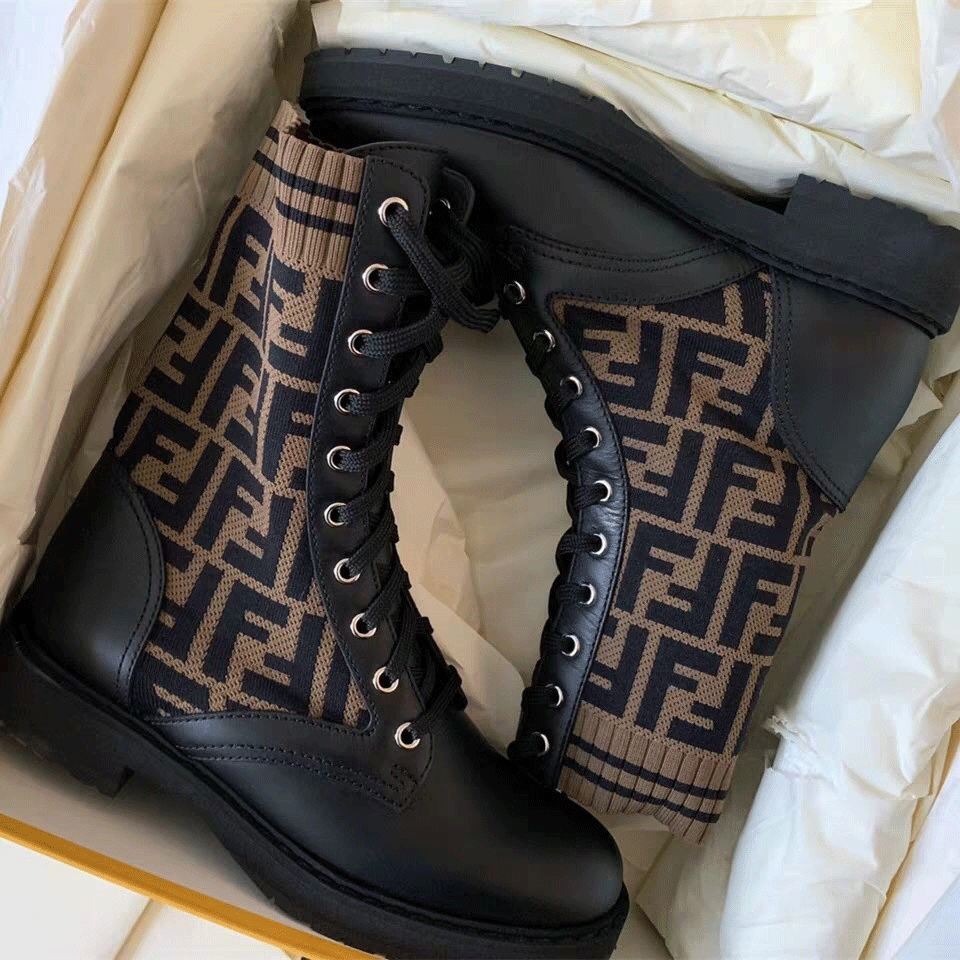 Top Quality Women Martin Boots Womens Designer Black heels Socks stretch Ankle boot With box Leather Non-Slip autumn Winter girl Shoes
Top Quality Women Martin Boots Womens Designer Black heels Socks stretch Ankle boot With box Leather Non-Slip autumn Winter girl Shoes