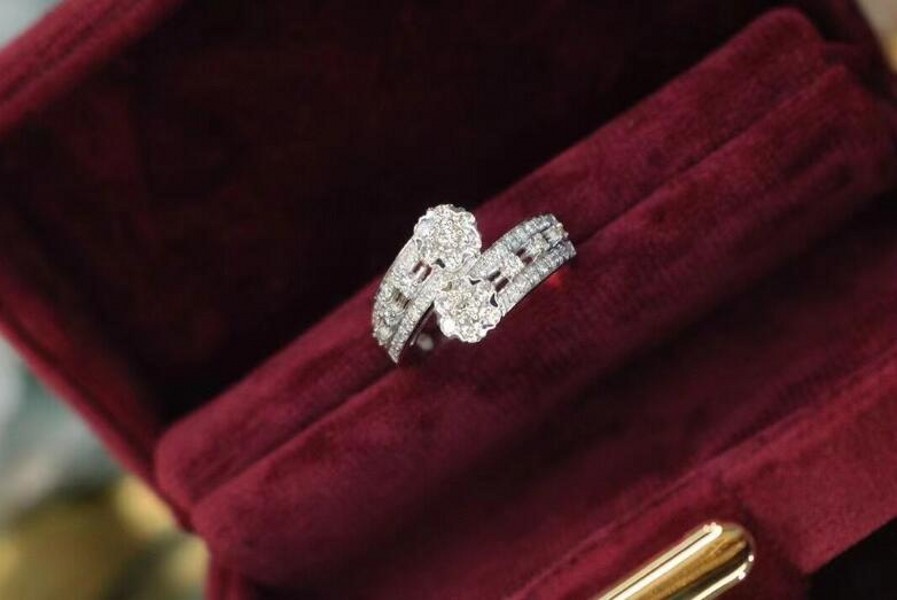 2021 Top Sell Luxury Jewelry Wedding Rings 925 Sterling Silver T Princess Cut White Topaz CZ Diamond Gemstones Party Women Engagement Band Ring For Lo