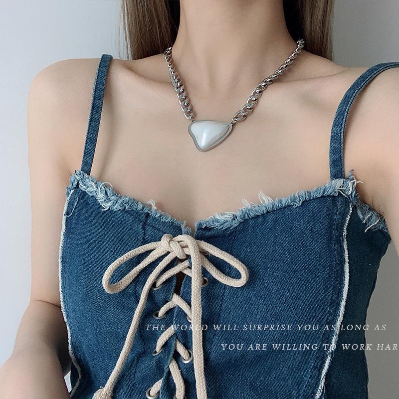 Irregular Love Necklace Female Niche Design Sense Pearl Clavicle Chain Simple Decoration Accessories For Women Chokers
Irregular Love Necklace Female Niche Design Sense Pearl Clavicle Chain Simple Decoration Accessories For Women Chokers