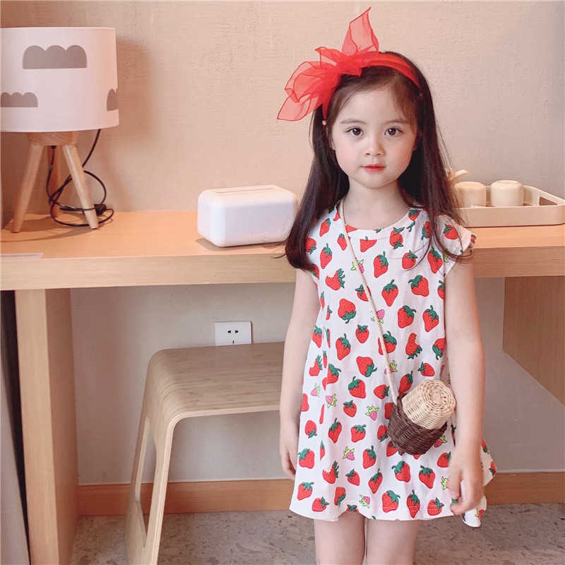 Girls summer strawberry printing sleeveless dresses Cotton Thin loose casual dress 210615
Girls summer strawberry printing sleeveless dresses Cotton Thin loose casual dress 210615