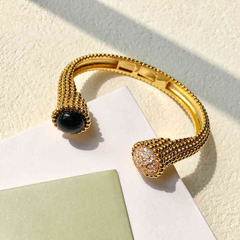 Charm Bracelets 08 Classic Hemispherical Shell Agate Inlaid Diamond Asymmetric Opening Bracelet