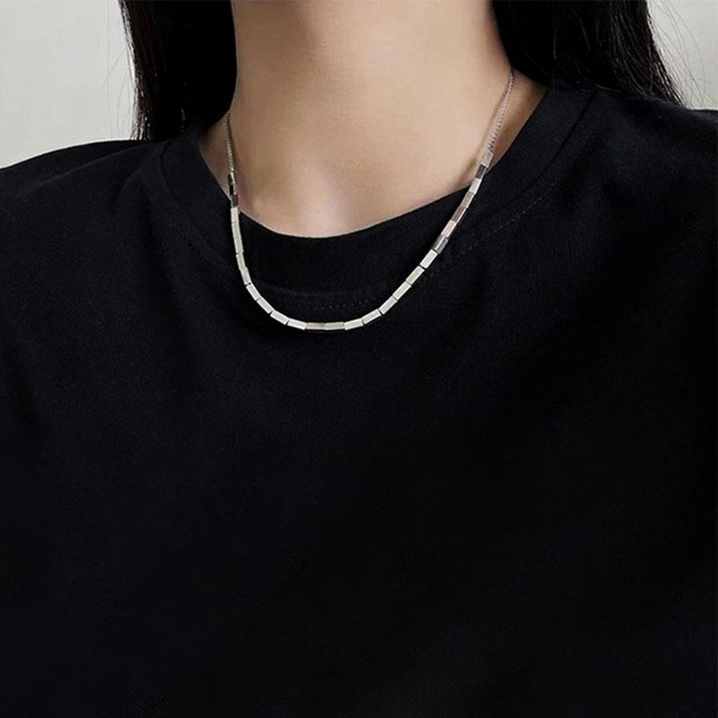 Chains 2021 Three-dimensional Square Titanium Steel Necklace, Personality Niche Design, Clavicle Chain, Simple Temperament Necklace, Silver
Chains 2021 Three-dimensional Square Titanium Steel Necklace, Personality Niche Design, Clavicle Chain, Simple Temperament Necklace, Silver