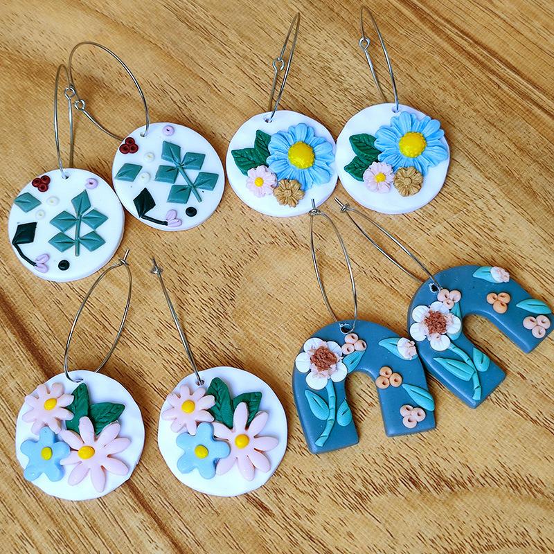 Hoop & Huggie Handmade Polymer Clay Leaf Flower Pattern Circle Pendant Earrings For Women Boho Sweet Girl Jewelry Wholesale
Hoop & Huggie Handmade Polymer Clay Leaf Flower Pattern Circle Pendant Earrings For Women Boho Sweet Girl Jewelry Wholesale
