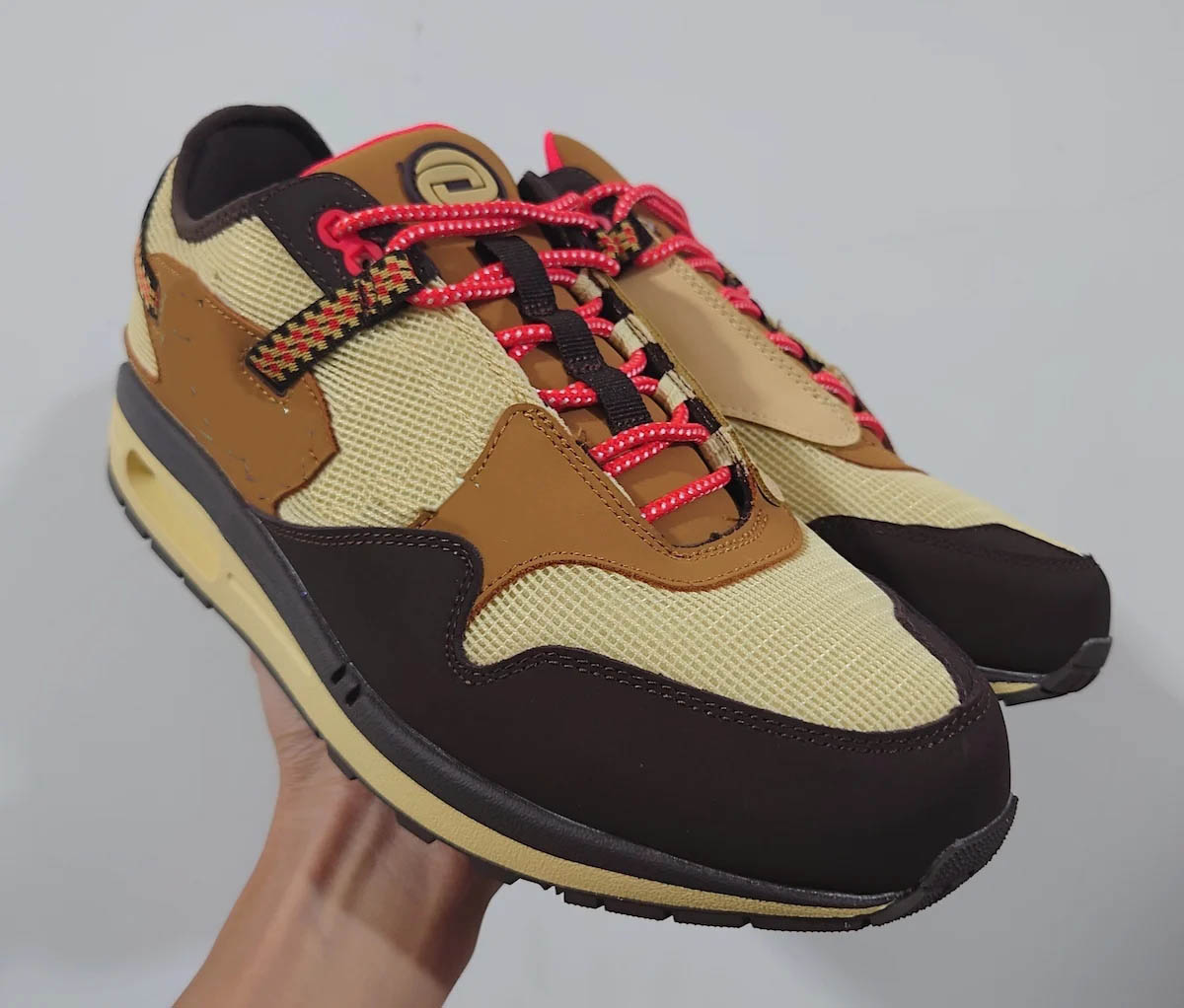 High Quality Max 1 Travis Scotts x Basketball Shoes Cactus Jack Lemon Drop-Wheat-Chile Red Baroque Brown Mens Womens Sports Sneakers
High Quality Max 1 Travis Scotts x Basketball Shoes Cactus Jack Lemon Drop-Wheat-Chile Red Baroque Brown Mens Womens Sports Sneakers