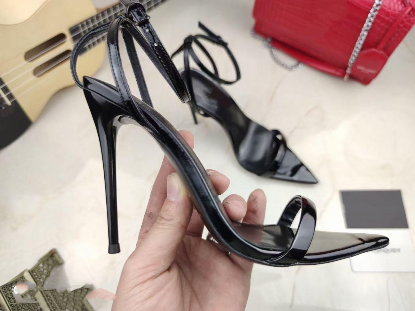 Custom made Top quality suede inside luxury designer metal strip Black Pat KJ001ent Leather Thrill Heel Pumps Women Tribute mbv0003
Custom made Top quality suede inside luxury designer metal strip Black Pat KJ001ent Leather Thrill Heel Pumps Women Tribute mbv0003