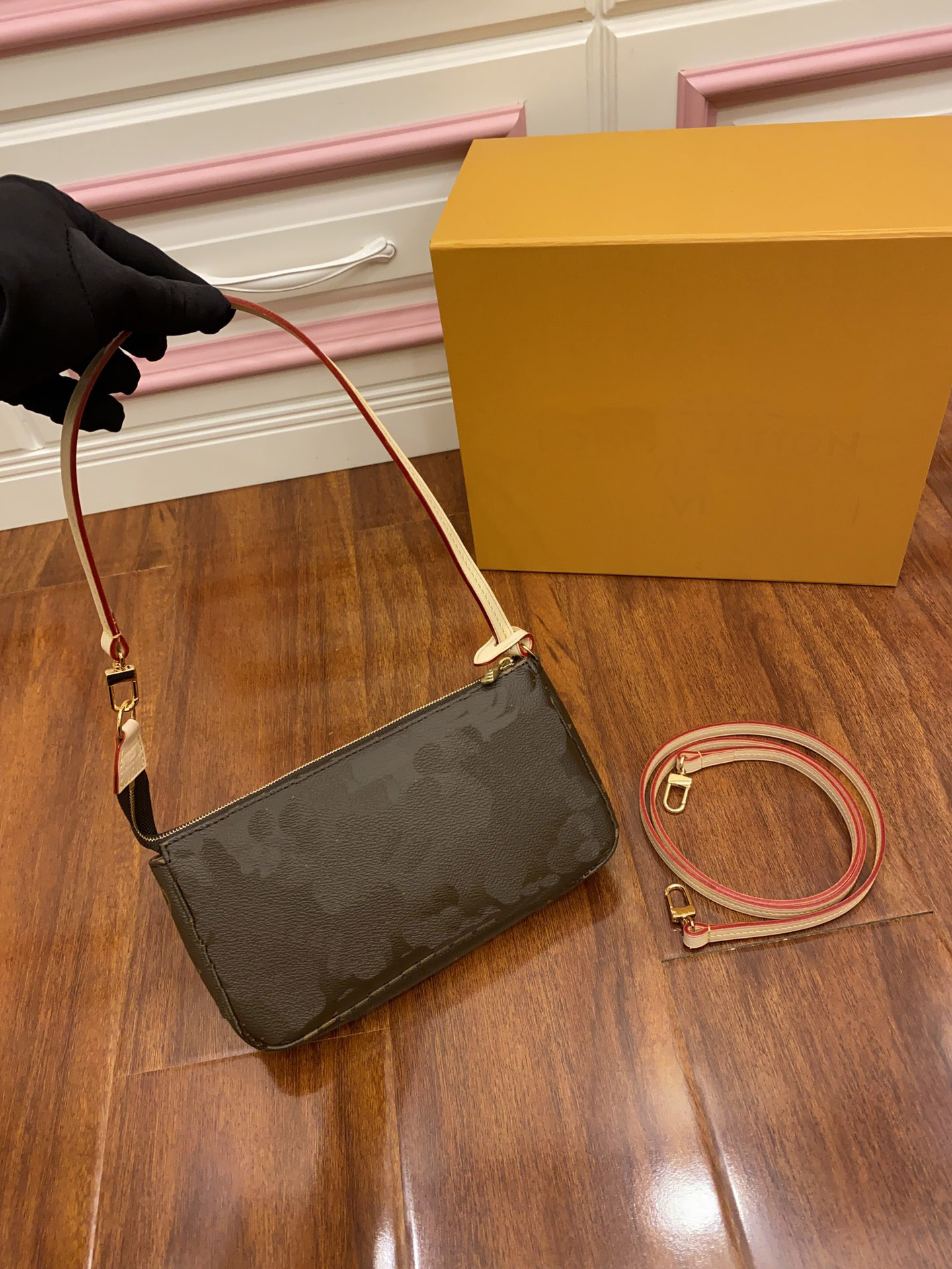 2022 Camera Women Fashion Luxury Shoulder Bags Designers Bow Thread Chains Vintage Flap Artwork Cross Body Handbags M40712, Old flower
2022 Camera Women Fashion Luxury Shoulder Bags Designers Bow Thread Chains Vintage Flap Artwork Cross Body Handbags M40712, Old flower
