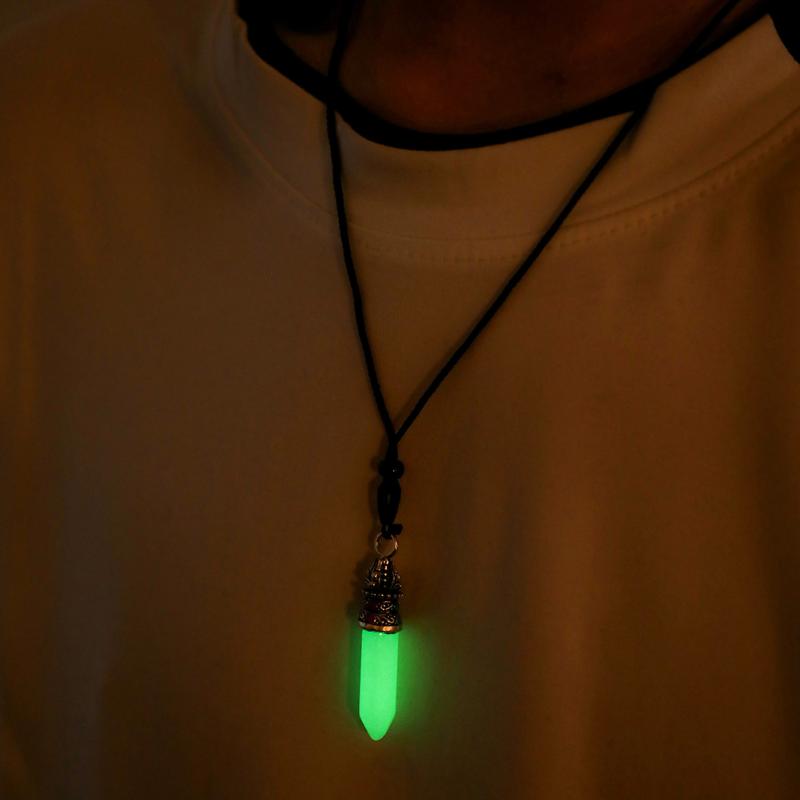 Pendant Necklaces Retro Luminous Necklace For Men Dragon Claw Glow At Night Ball Jewelry Unisex Hip Hop Goth Eagle Sweater Chain Gift
Pendant Necklaces Retro Luminous Necklace For Men Dragon Claw Glow At Night Ball Jewelry Unisex Hip Hop Goth Eagle Sweater Chain Gift