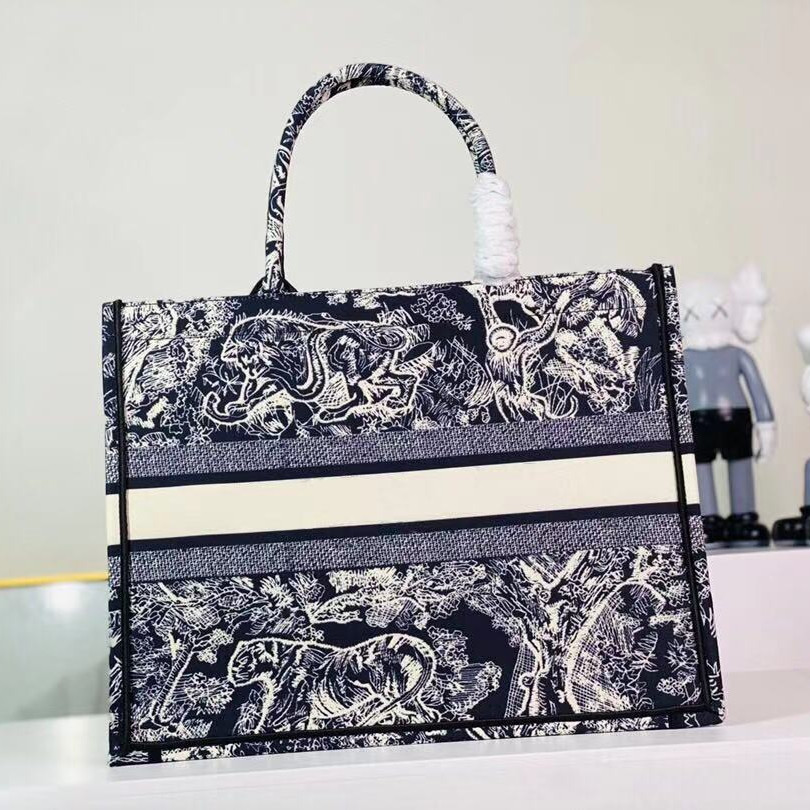 2021 fashion handbag totes designer double letter large capacity shopping bags women's trendy shoulder bag high quality11, Customize
2021 fashion handbag totes designer double letter large capacity shopping bags women's trendy shoulder bag high quality11, Customize