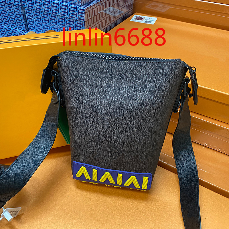 Come with latex Letter LOGO Net red fashion bag handbag men's new Korean version high-capacity Single Shoulder Messenger Bags simple texture Bucket handbags wallets, Size:16.5×10×24cm
Come with latex Letter LOGO Net red fashion bag handbag men's new Korean version high-capacity Single Shoulder Messenger Bags simple texture Bucket handbags wallets, Size:16.5×10×24cm