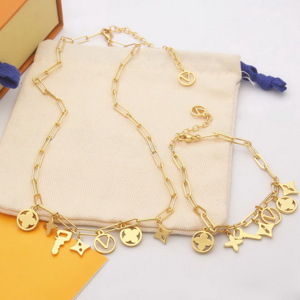 Europe America Fashion Jewelry Sets Lady Women Gold-colour Hardware Hollow Out Flower V Initials Key Tassels Roman Holidays Choker Necklace Bracelet M80272 M80273, No original box
Europe America Fashion Jewelry Sets Lady Women Gold-colour Hardware Hollow Out Flower V Initials Key Tassels Roman Holidays Choker Necklace Bracelet M80272 M80273, No original box