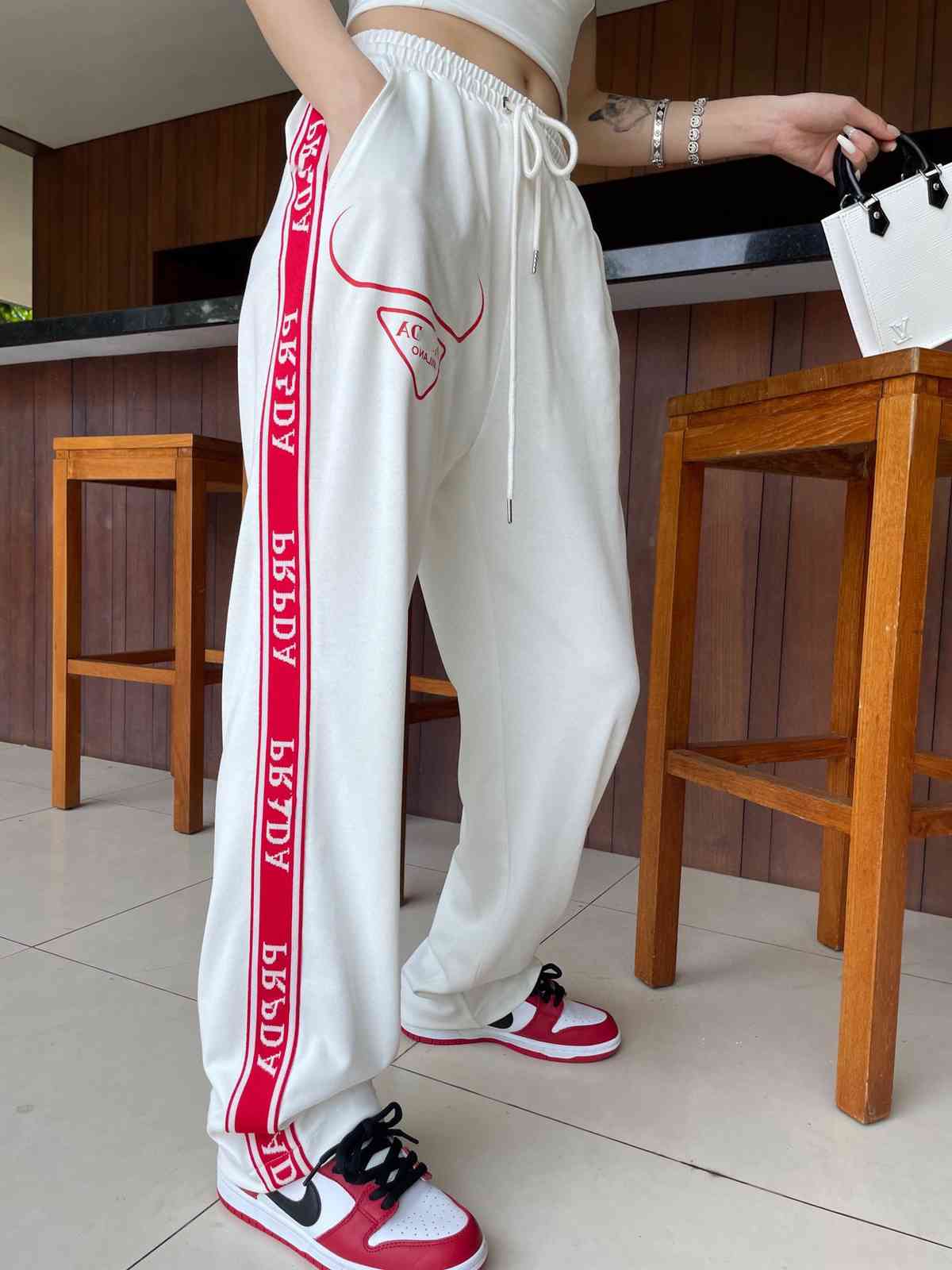 casual pants p family cattle triangle 21 spring and summer high waist drawstring side letter printing vertical wide leg women, Black;white
casual pants p family cattle triangle 21 spring and summer high waist drawstring side letter printing vertical wide leg women, Black;white