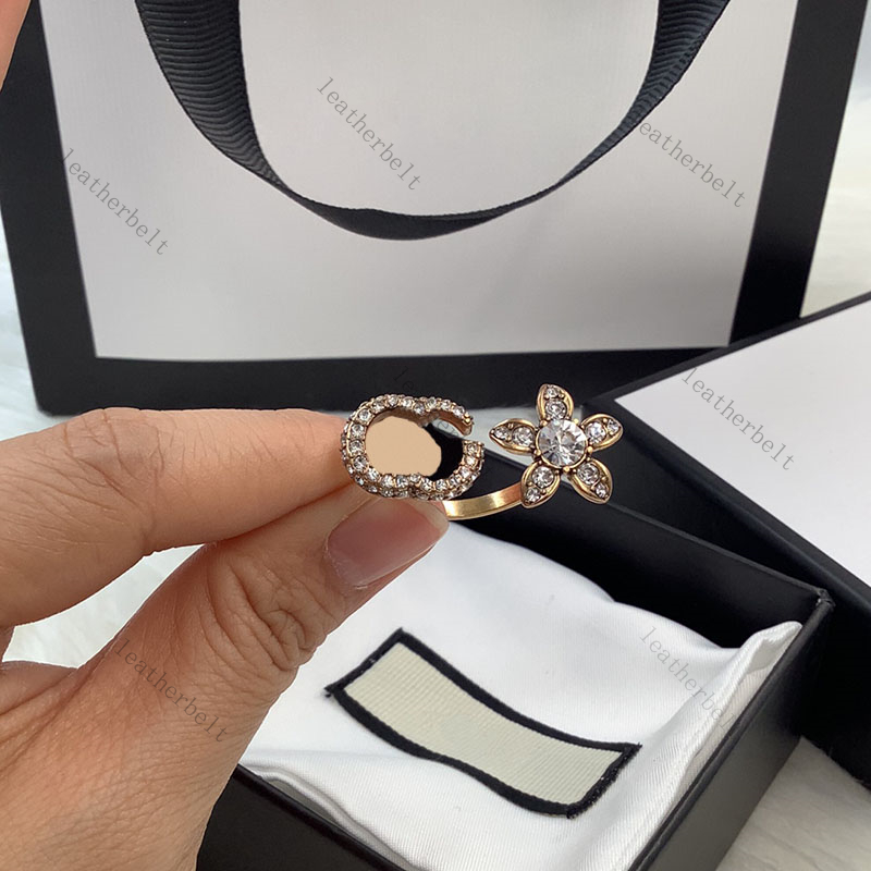 Diamond Flower Jewelry Double Letter Ring Vintage Design Gold Plated Rings Personalized Fashion Open Ring
Diamond Flower Jewelry Double Letter Ring Vintage Design Gold Plated Rings Personalized Fashion Open Ring