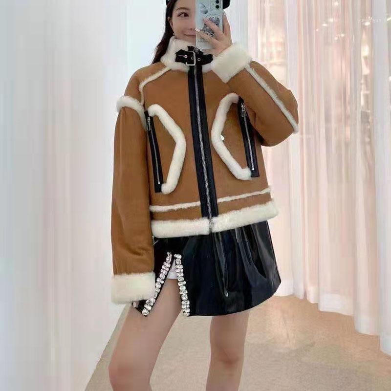 Women' Fur & Faux Merino Sheep Coat Short Length Women Winter 2021 Fashion Luxury Natural Jacket Pocket Decoration Thick Warm
Women' Fur & Faux Merino Sheep Coat Short Length Women Winter 2021 Fashion Luxury Natural Jacket Pocket Decoration Thick Warm