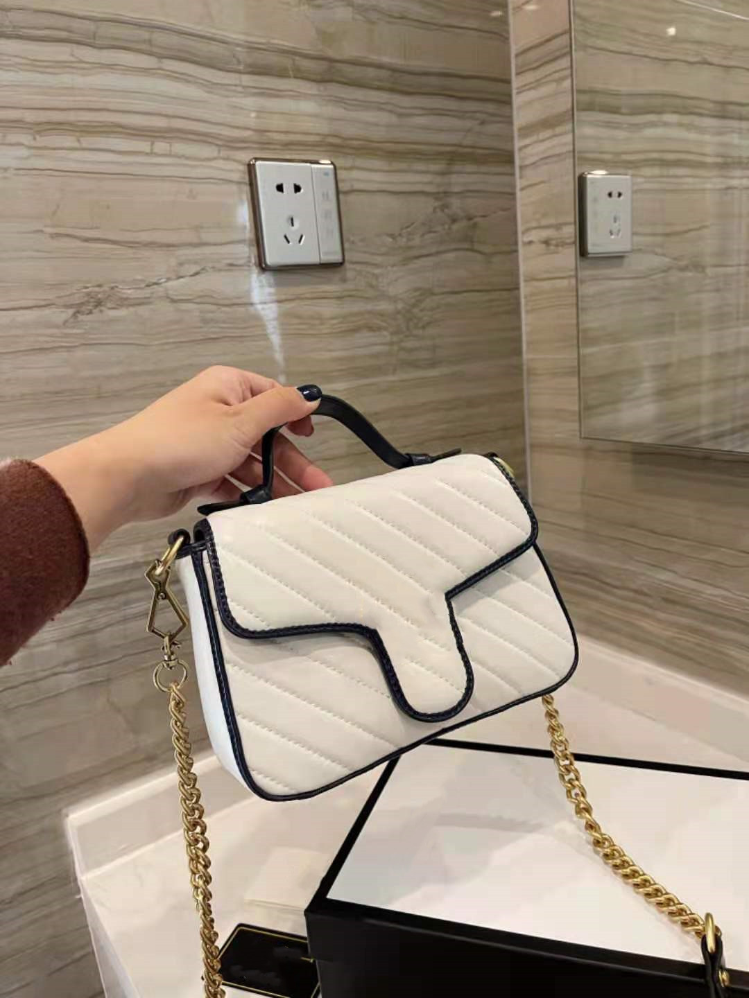 2021 Woman Bag handbag purse original box date code fashion wholesale checker plaid flower
2021 Woman Bag handbag purse original box date code fashion wholesale checker plaid flower