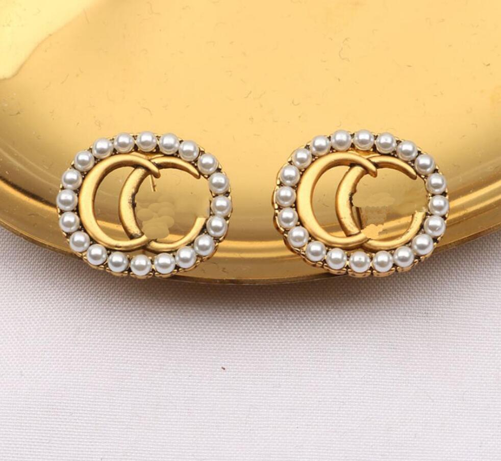 18K Gold Plated Vintage Brand Design Double Letter Stud Earrings Geometric Ellipse Luxury Famous Women Inlay Pearl Earring Wedding Party Gift Jewerlry Accessories
18K Gold Plated Vintage Brand Design Double Letter Stud Earrings Geometric Ellipse Luxury Famous Women Inlay Pearl Earring Wedding Party Gift Jewerlry Accessories