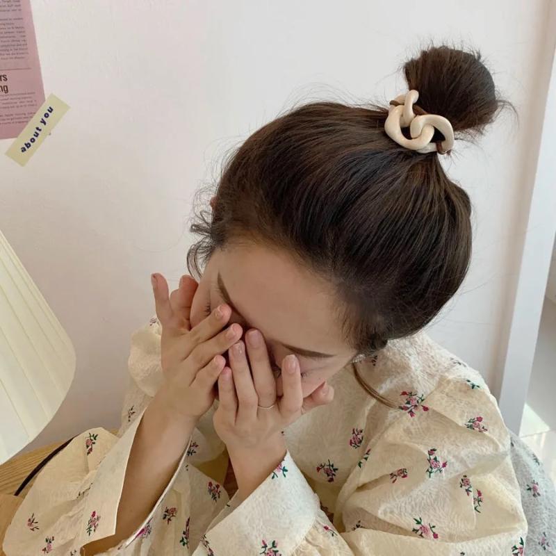 Hair Accessories Women Bands Elegant Chain Shape Geometric Elastic Sweet Ponytail Holder Scrunchie Headband Fashion
Hair Accessories Women Bands Elegant Chain Shape Geometric Elastic Sweet Ponytail Holder Scrunchie Headband Fashion