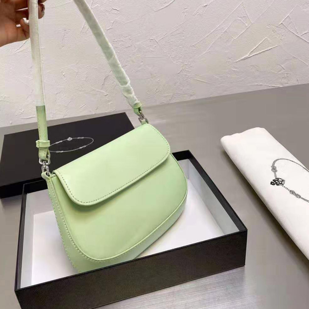2020 new Cleo Underarm bag shoulder bags handbags High quality Crossbody bag Heart-shaped decoration Tarpaulin Genuine Leather bag wholesale, Receipt (no bag )
2020 new Cleo Underarm bag shoulder bags handbags High quality Crossbody bag Heart-shaped decoration Tarpaulin Genuine Leather bag wholesale, Receipt (no bag )