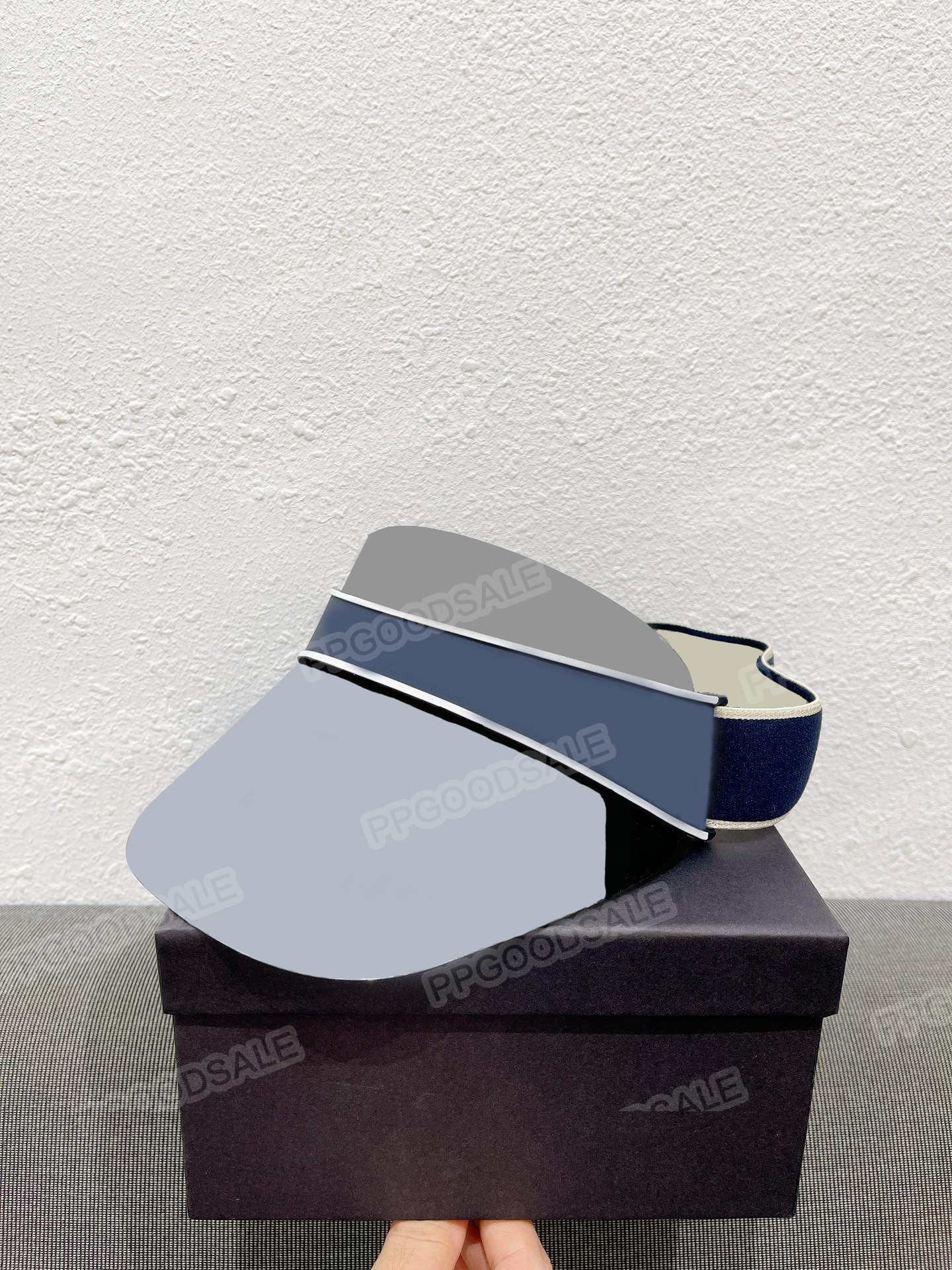 Designer hollow top sun visor resin panel elastic band playful sporty polarized hat, Blue;gray
Designer hollow top sun visor resin panel elastic band playful sporty polarized hat, Blue;gray
